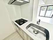 使いやすくスタイリッシュなキッチン空間になっております。