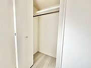 家電やスーツケース、ストック品など何でも片付く嬉しい空間です。