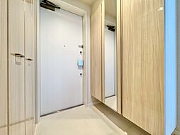 シューズボックスを完備した玄関です。