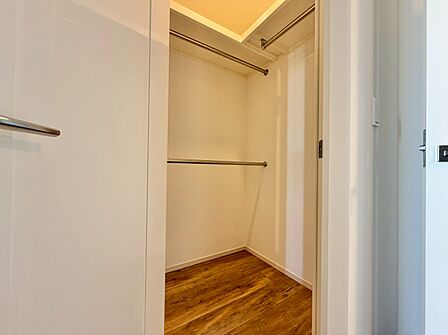 家電やスーツケース、ストック品など何でも片付く嬉しい空間です。