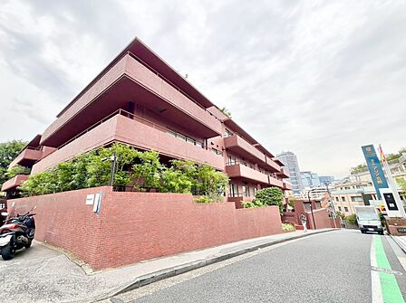 飽きのこないシンプルモダンな外観です。