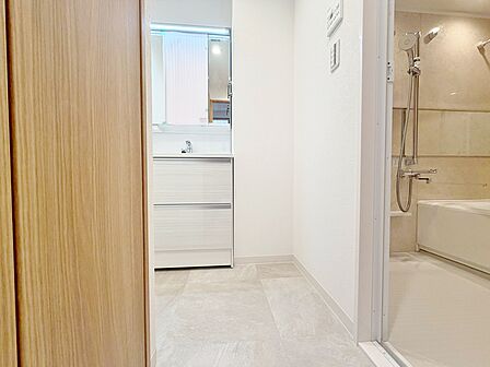 十分な広さの脱衣所。