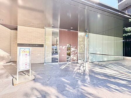 上質感漂う玄関アプローチです。