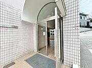 上質感漂う玄関アプローチです。