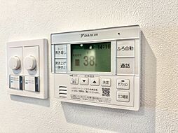 見やすい画面で操作しやすい給湯パネル。