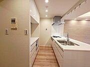 使いやすくスタイリッシュなキッチン空間になっております。