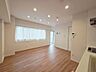リビング/ダイニング：落ち着いた雰囲気に包まれて、伸びやかな空間。