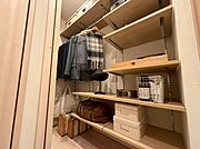 家電やスーツケース、ストック品など何でも片付く嬉しい空間です。