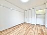 子供部屋：清かで艶やかな時間をもたらしてくれる室内です。