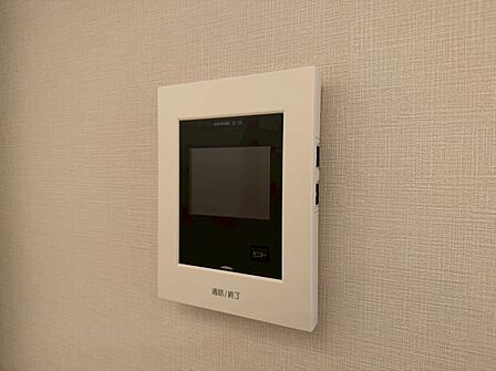 誰が来てもわかる様にモニター付きインターホンを設置。