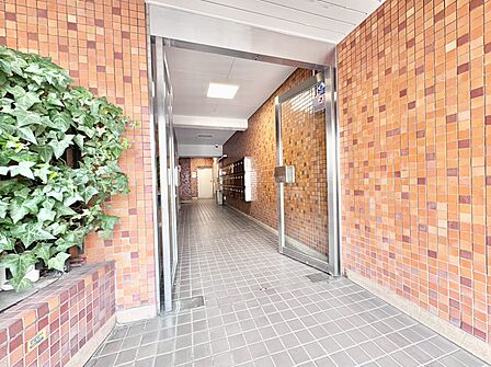 上質感漂う玄関アプローチです。