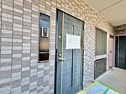 清潔感のある落ち着いた雰囲気の玄関です。