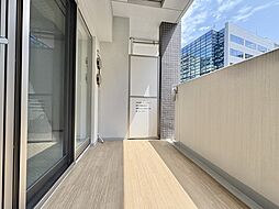 朝の澄んだ空気や、夕方に吹く清々しい風を感じられるバルコニー。