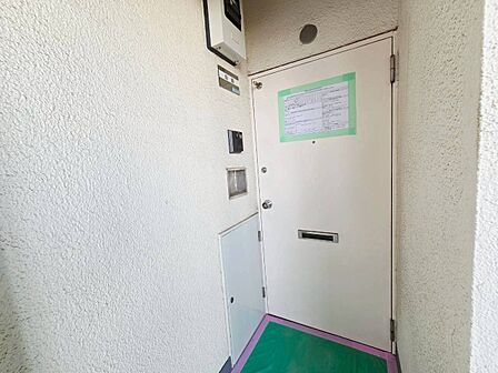 清潔感のある落ち着いた雰囲気の玄関です。
