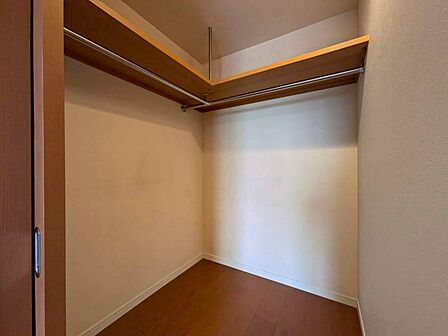 収納スペースが付いていて、お部屋を広く使っていただけます。