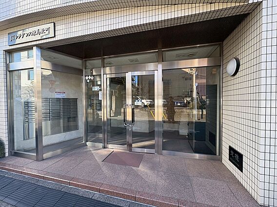 館内は静寂な中...