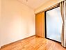子供部屋：清かで艶やかな時間をもたらしてくれる室内です。