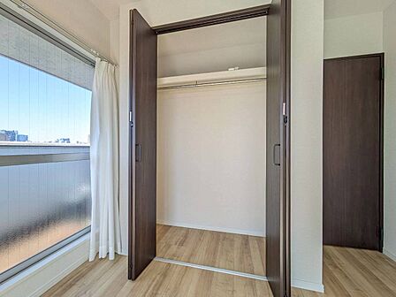 家電やスーツケース、ストック品など何でも片付く嬉しい空間です。