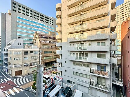 陽当たり・通風・開放感に恵まれた環境です。