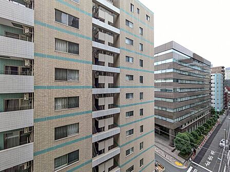 陽当たり・通風・開放感に恵まれた環境です。