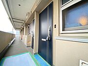 清潔感のある落ち着いた雰囲気の玄関です。