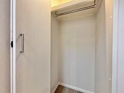 家電やスーツケース、ストック品など何でも片付く嬉しい空間です。