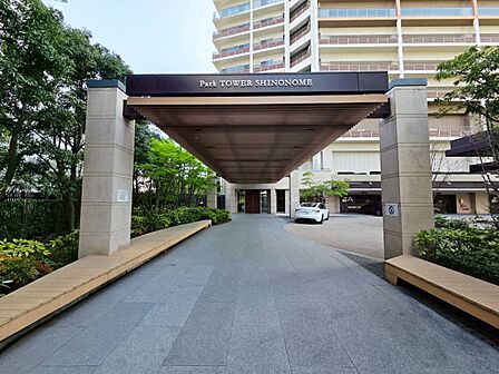 上質感漂う玄関アプローチです。