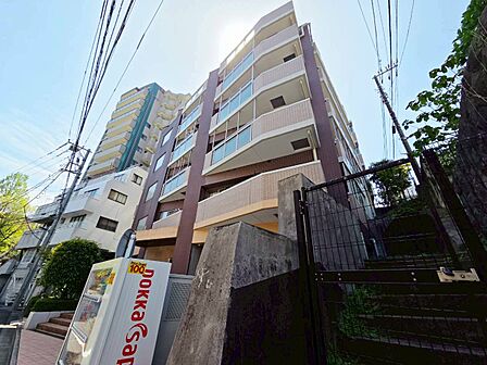 飽きのこないシンプルモダンな外観です。