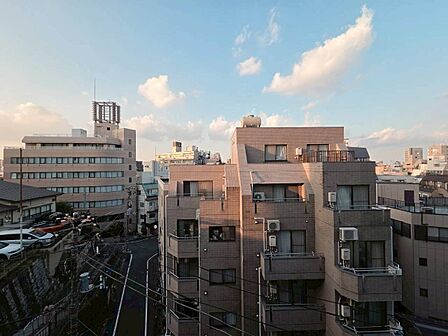 眺望や窓からの景色が良いと、家で過ごす時間も快適です。