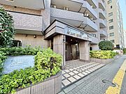 上質感漂う玄関アプローチです。