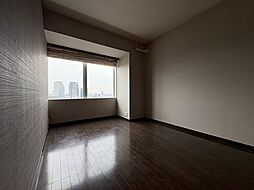 清かで艶やかな時間をもたらしてくれる室内です。