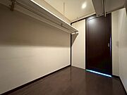 家電やスーツケース、ストック品など何でも片付く嬉しい空間です。