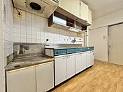 使いやすくスタイリッシュなキッチン空間になっております。※リフォーム前の写真です。