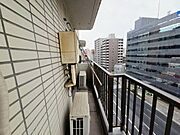 朝の澄んだ空気や、夕方に吹く清々しい風を感じられるバルコニー。