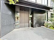上質感漂う玄関アプローチです。