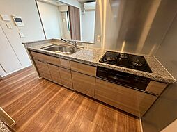 使いやすくスタイリッシュなキッチン空間になっております。