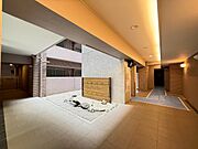 マンションの敷地内には、中庭もございます。