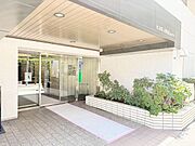 上質感漂う玄関アプローチです。