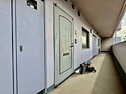 清潔感のある落ち着いた雰囲気の玄関です。
