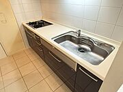 使いやすくスタイリッシュなキッチン空間になっております。