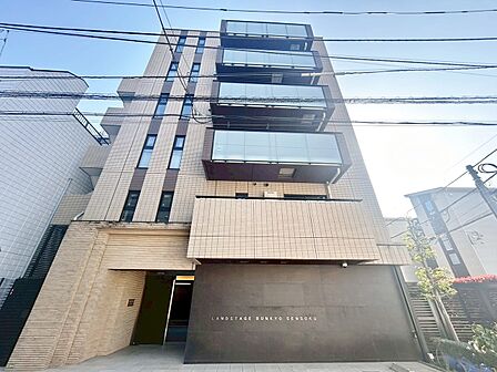 飽きのこないシンプルモダンな外観です。