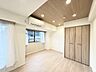 子供部屋：清かで艶やかな時間をもたらしてくれる室内です。
