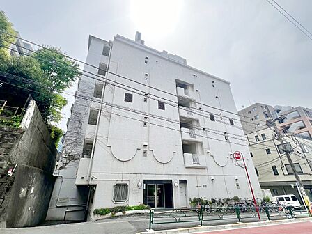 飽きのこないシンプルモダンな外観です。