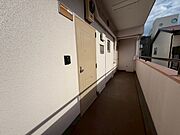 清潔感のある落ち着いた雰囲気の玄関です。