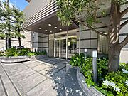 上質感漂う玄関アプローチです。