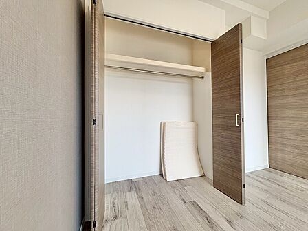 家電やスーツケース、ストック品など何でも片付く嬉しい空間です。