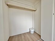 家電やスーツケース、ストック品など何でも片付く嬉しい空間です。
