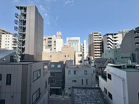 陽当たり・通風・開放感に恵まれた環境です。