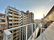 誰が来てもわかる様にモニター付きインターホンを設置。