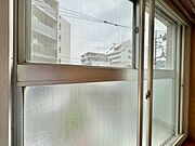 朝の澄んだ空気や、夕方に吹く清々しい風を感じられるバルコニー。